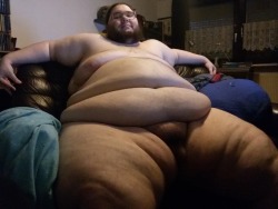 My girlfriend said i shoud show my current weight gain results. My biggest fat roll is getting massive!She needs your help to get me even bigger!