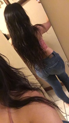 peachy-slutt:  Hair is getting longer but really I just wanted to show off how great my ass looks in these jeans