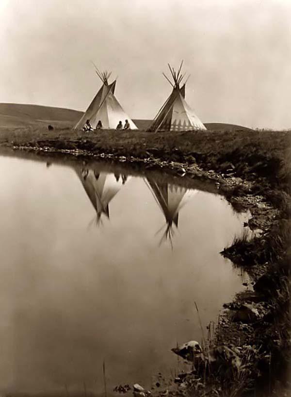 indypendenthistory:  Tepees at the Waters Edge. It was made in 1910 by Edward S.