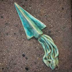 Adorable squiddy thing - ceramic details at the #SantaCruz #Boardwalk. #californialife #californiagirl #California #squid #cephalopod #tentacles #ocean #oceanlife #aquarium #art #ceramics #modernart #streetart #publicart