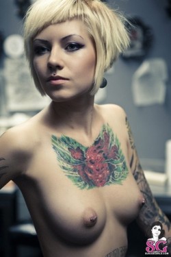 toohotinkgirls:  Source:Tattoos On Chickstoohotinkgirls