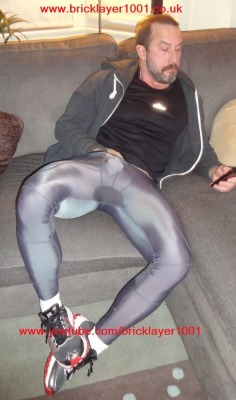 bricklayer1001:  I love finding pics of my hubby on the net. Especially in these silver tights :) 