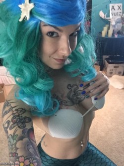 sexy-fandom:  Sexy Fandom (SFW) has posted Pretty Mermaid Margot Darling by Molly Case