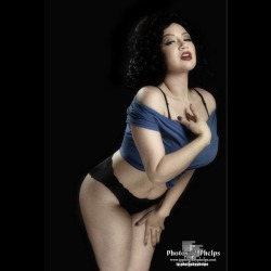 Lolita @la.la.lolita as she embraces a more pin up poster girl vibe with a grown up Betty Rumble ;-) be sure to support your model which means go join her patreon #photosbyphelps  #studioshoot #shortgirls  #ravenhaired #lingerie #curvesfordays  #dmv #bett