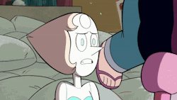 someteenslounge:  artemispanthar:  gemfuck:  Shhhhh  I love how Steven just pivots on Garnet’s head but never breaks eye contact on the screen. Also - Amethyst has ears again!  My favorite thing about this scene is that it is not Steven that tells Pearl