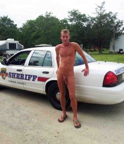 naturist sheriff ?http://blogzen00.tumblr.com/
