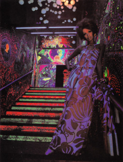 sweetjanespopboutique:  The staircase at The Electric Circus,19-25 St. Marks Place, NYC. Mural by Louis J. Delsarte, 1967.