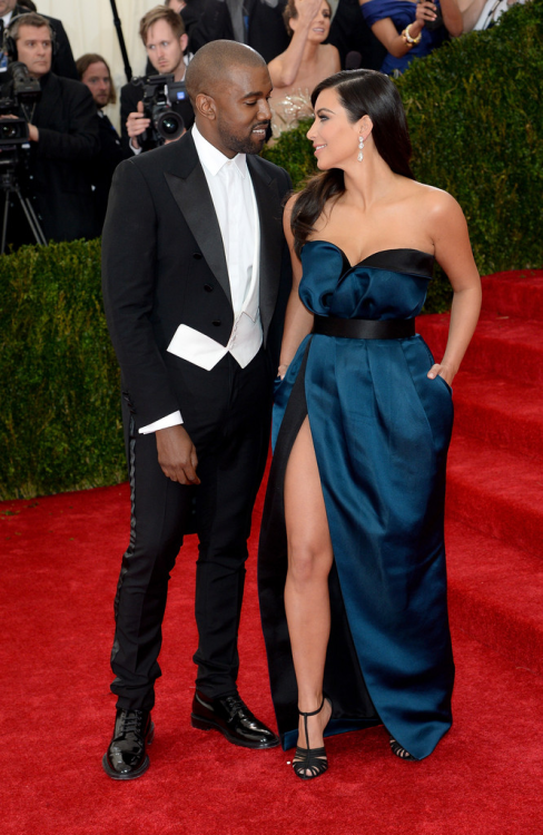 kimkardashianfashionstyle:  May 5, 2014 - Kim Kardashian & Kanye West at the 2014 Met Gala in NYC. 