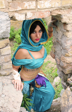 lisa-lou-who:  Jasmine, Thief of Agrabah, made and designed by me, inspired by Jasmine’s desire for freedom instead of being cooped up in a palace :D Now I just need a Rajah :(