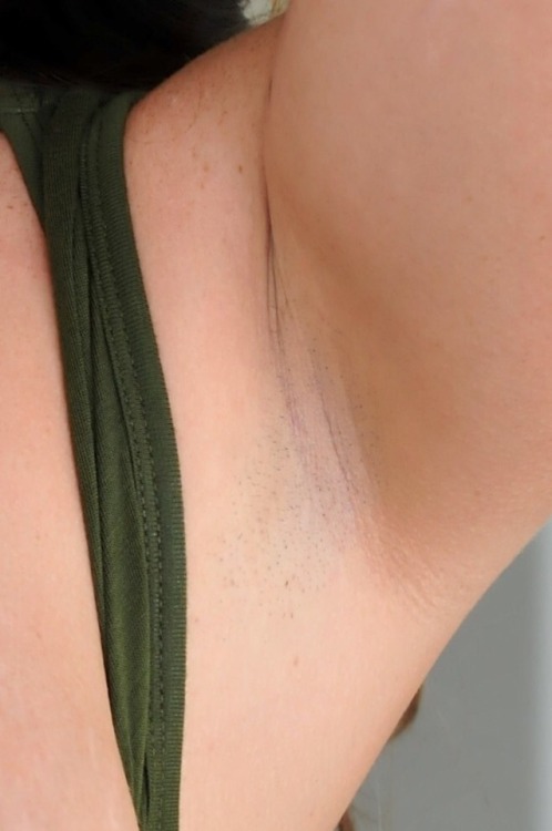 sensualarmpits:  Armpit Closeup  Ummmm more tasty armpits 