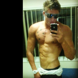ratethestraight:  Rate Ross here with 50 likes/reblogs if you want him rated and hard ;) Rated and hard 