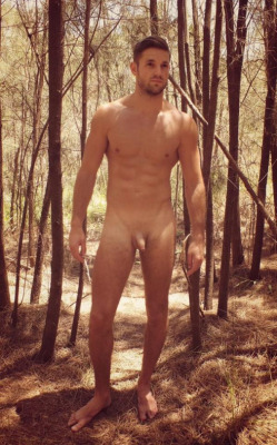 alanh-me:    26k+ follow all things gay, naturist and “eye catching”   