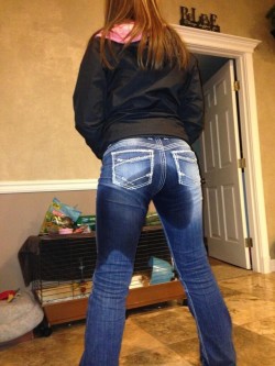 Justpeeingmypants:  Jpee1:  Pi55Ie:  Amateur Peed Her Jeans!  If She’s Amateur