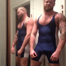 aussiegrunt:  trying out new wrestling singlet. now i want the head gear :)