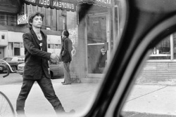 sweet-love-und-romance:  Johnny Thunders on the 2nd Avenue, circa 1976. Photo by Steve Lombardi. via 