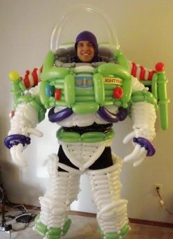 archiemcphee:  Meet Jeff Wright, a gifted balloon artist and (clearly) a huge fan of the Toy Story series. Jeff created this awesome Buzz Lightyear costume using nothing but an untold number of carefully interwoven balloons. Click here to watch a brief