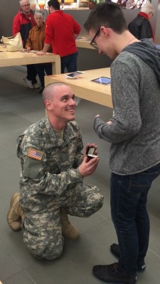 my-name-is-long:  detrea:  My first reaction was like really?  In an apple store?  But then seeing the disgust in that old woman’s face in the background really gives me life.  why is that person staring at the ground 