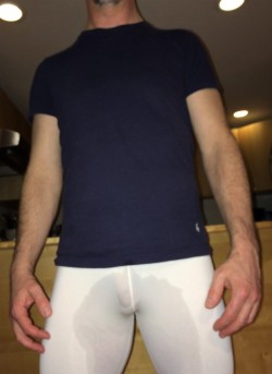 gymsweatr:White tights wet
