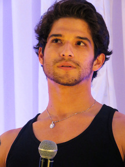 majiinboo:  zacefronsbf:Tyler Posey at Wolfs Bane 3, Birmingham (July 19th)  not over this pic of my husband, baby daddy, my jaeger copilot 