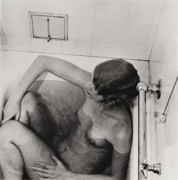 almavio:Lee Miller (1907-1977) | Lee Miller in Bath, Grand Hotel, Stockholm, 1930