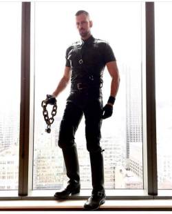 metalbondnyc: strictlygayleathersex:   for hot hairy men, muscles, leather, suits and bareback action follow me on:https://www.tumblr.com/blog/cu4xs6 my new gay leather sex blog: https://www.tumblr.com/blog/strictlygayleathersex   I would wear that chain