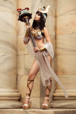 hotcosplaychicks:  Menace - Queens Blade by ZOMBIEBITME   Check out http://hotcosplaychicks.tumblr.com for more awesome cosplay 