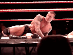 hot4men:  Randy Orton’s seductive crawl towards his opponent would put anyone down for the 3 count! (X)