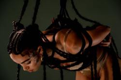voulx:  FKA twigs in the set of her new single video Pendelum