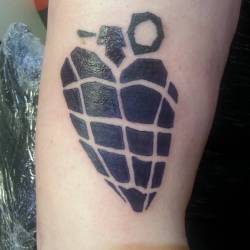 Green Day heart grenade on Erica.  Thanks Erica for getting more ink. Thanks Jose for showing me the way. #art #drawing #grenade #apprentice #apprenticetattoo #greenday  (at Raven&rsquo;s Eye Ink)