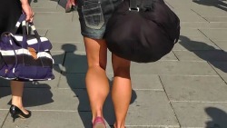 Streets Calves full screenshots gallery and video : www.her-calves-muscle-legs.com/2014/04/girl-with-large-meaty-calves-walking.html