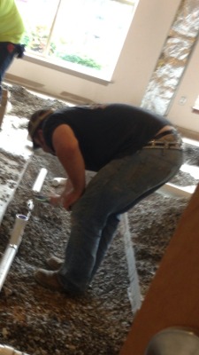 just4funbalt:  Been watching this beefy guy bend over all day at work. Hot beefy ass!