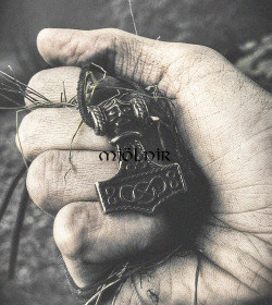 skymadeof-hedgehogs:  MYTHOLOGY MEME » two objects » mjölnir [&frac12;]   The hammer of the thunder god, Thor, and the symbol of his power. Forged by dwarfs, the hammer never failed Thor. Mjölnir was such an iconic part of Norse Mythology that the