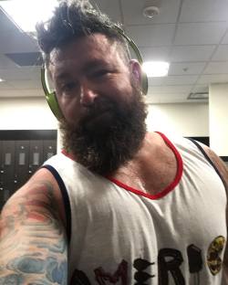 chadillacjax:  Just another gym selfie #tatted #workout #gymlife #beardedgay #beardlife #single #tanktop #musclebear  (at Planet Fitness)