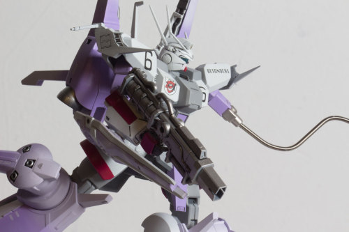 kvlt-worx:First post of 2015! Welcome back! ARX-014T Silver Bullet Training Type The Silver Bullet, probably the only original MS from Unicorn that I really like (and probably because it is based on the Doven Wolf). This is an absolutely massive kit for
