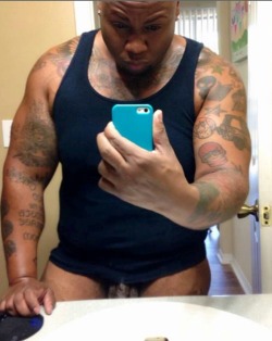 watchandstare:  thickboyswag:  Ha it’s an old old pic of me, and I’m not even the source lol  He’s soooo sexy