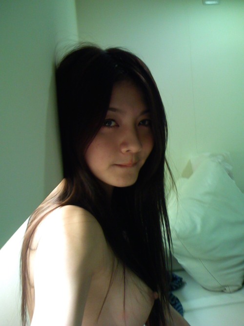 kinkysg:  Taiwan celebrity enjoying herself porn pictures