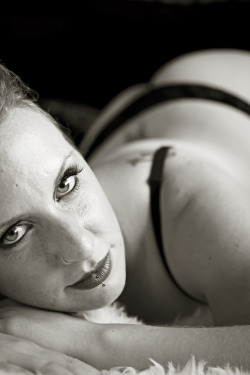 seduceanerd:  some of my boudior shoot~seductress