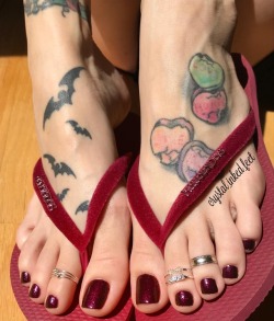 crystal-inked-legs: Like a glittery crystal ball🔮 double tap the photo to rub em and tell me your wish😈#footfetishnation #feet #cutetoes #feetofig #longtoes #perfectfeet #toes #cutetoes #beautifulfeet #sandals #feetporn #toerings #pieds #flipflops