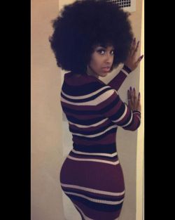 alphamatemanchester:    Lauryn Alease Williams, a.k.a., “LA Love the Boss” is a singer and a fitness motivator. Yessir, she’s motivating me for sure. And I am loving the ‘fro! Very hot lady. xx