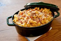 in-my-mouth:Caramelized Onion and Prosciutto Mac and Cheese