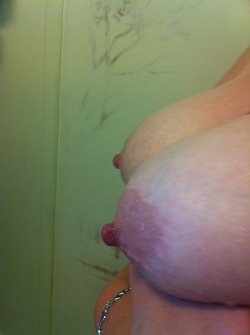 welikewhatshot:  akbigdaddy67:  Posting a pic of the wife’s tits.  Nice!! 