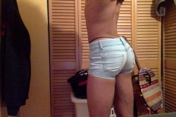 teenbubblebuttsissy:  Shorts on or off??