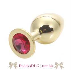daddysdlg:  Ooooh, how pretty is this plug, guys?! I’ve been meaning to get a bigger Princess plug for a little while and I think I’ll get this one because I love the color combo ❤️  This Rose/Gold Princess Plug  is super cheap on Amazon 