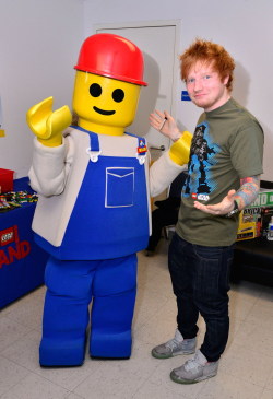 hood-up-lace-untied:  Ed living the dream 