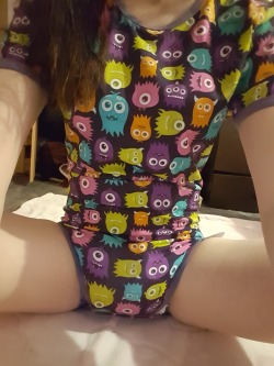 lilbabydani:Sooo, i gots a new onsie in the post and i super happys cause it’s soo cute and comfy