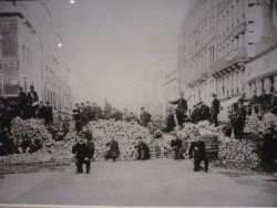 gramscislashlenin:  Communards at the barricades,