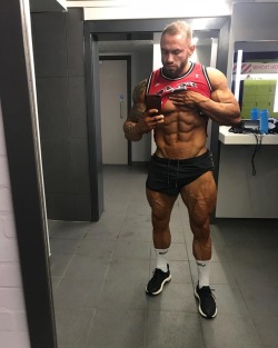 Ross Alexander || @ra._14Vegan Bodybuilder from Glasgow Scotland // Banana Lovers[This and more HERE]