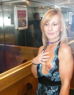 itsmysexymilf:  For more check out http://itsmysexymilf.tumblr.com/
