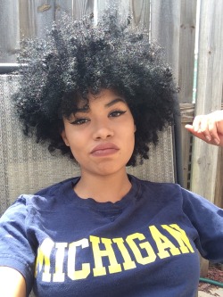 golden-browncrown:  cat-is-life:  Go Blue Bitch   Ig: kvwryn  Id jump out the car screaming BUCKEYES….but i still dig her lol