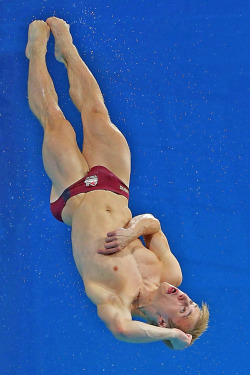 sfswimfan:    “Betcha Can’t Eat Just One” meets “Once You Pop You Can’t Stop” #6-cBritish Diver Jack Laugher in a different pair of swim briefs, this time some lovely maroon ones from Arena.  That first pic really highlights how massive
